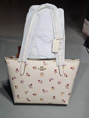 Coach CW397 Coach Fiona Tote Bag With Heart Print Chalk Multi Color NWT